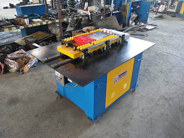 揚州白雪集團定做九軸咬口機